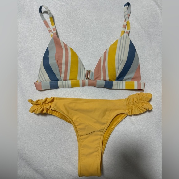 Hollister Striped Bikini Top and Yellow Bottoms - Picture 3 of 6